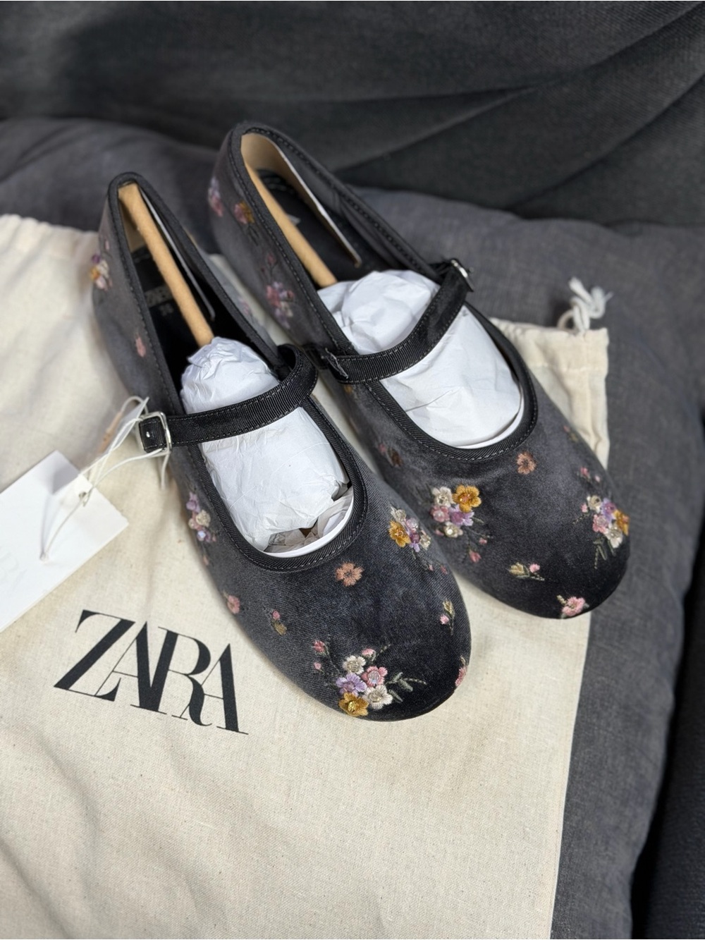 NWT Zara Kids Girls Velvet FLORAL EMBROIDERED BALLET FLATS Shoes Size 4 - Picture 9 of 14